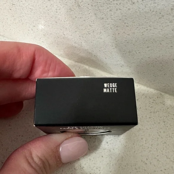 MAC eyeshadow - Picture 2 of 4